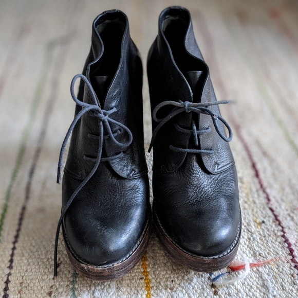 Black booties with wood heel & NikeAir - Picture 2 of 9
